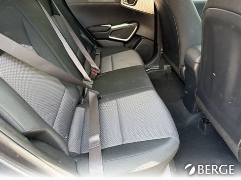 Used 2025 Kia Soul LX w/ LX Technology Package FWD image 15