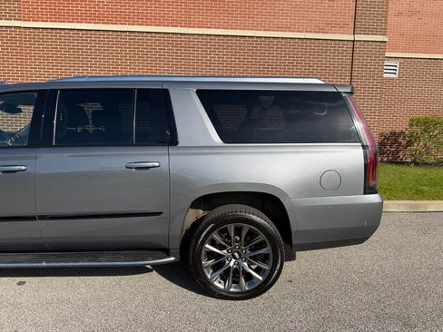 Used 2020 Cadillac Escalade ESV Luxury w/ Escalade Sport Edition AWD/4WD image 5