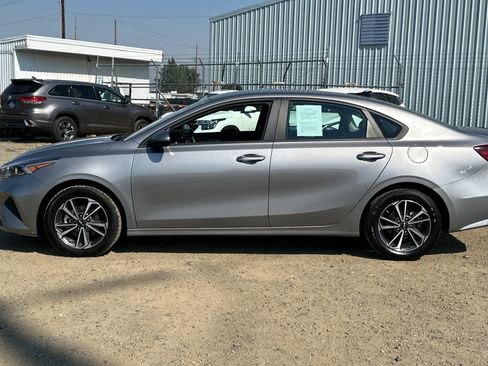 Used 2024 Kia Forte LXS FWD image 8