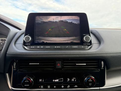 Used 2022 Nissan Rogue SV image 19