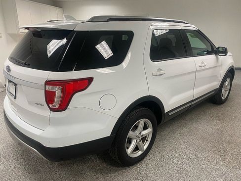Used 2017 Ford Explorer XLT w/ Equipment Group 201A image 5
