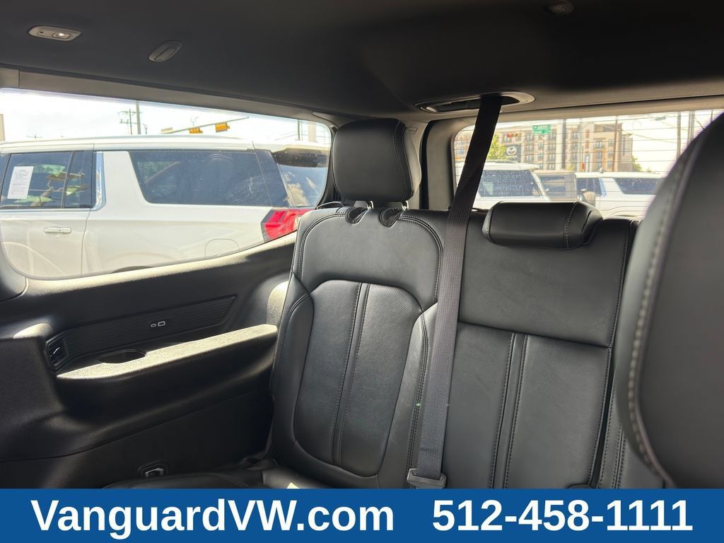 Used 2025 Jeep Wagoneer Series II RWD image 30