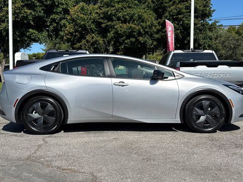 Certified 2024 Toyota Prius Prime FWD image 2