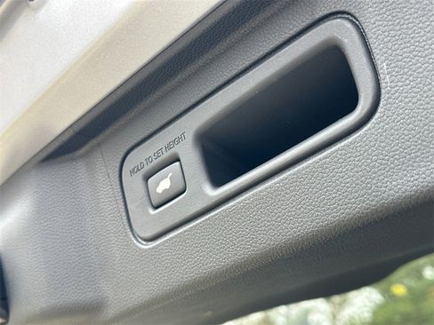 New 2025 Honda Pilot Touring image 8