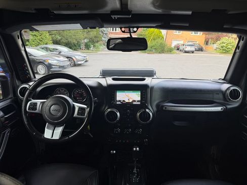 Used 2017 Jeep Wrangler Unlimited Rubicon AWD/4WD image 26