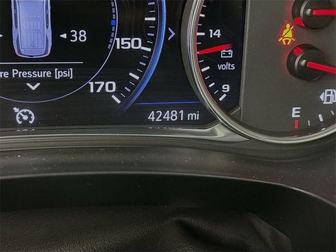 Used 2023 Chevrolet Traverse Premier image 13