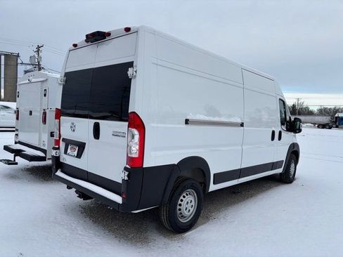 Used 2025 RAM ProMaster 2500 w/ Convenience Group FWD image 2