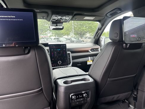 New 2026 GMC Yukon XL Denali w/ Denali Reserve Package AWD/4WD image 16