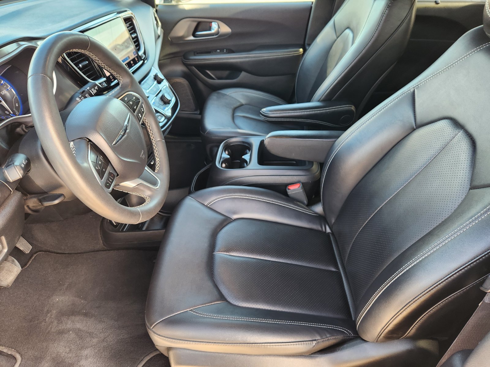 Used 2025 Chrysler Pacifica Select FWD image 15