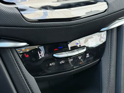 New 2025 Cadillac XT6 Luxury image 25