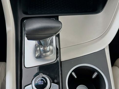 Used 2025 Genesis G70 2.5T image 25