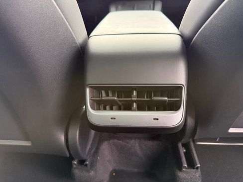 Used 2023 Tesla Model Y AWD image 27