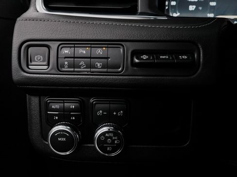 Used 2023 GMC Yukon XL Denali image 22