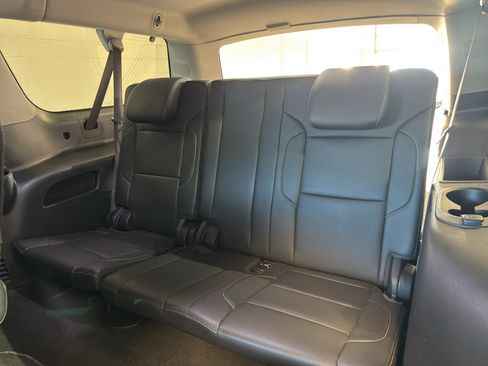 Used 2016 GMC Yukon XL SLT w/ Open Road Package AWD/4WD image 32