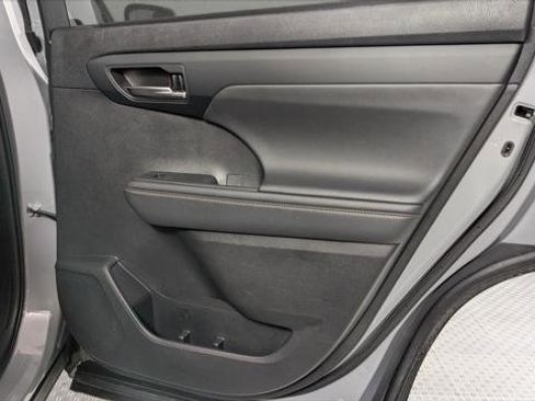 Used 2022 Toyota Highlander Bronze Edition image 21