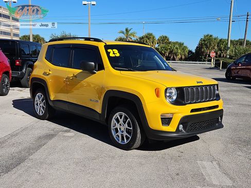 Used 2023 Jeep Renegade Latitude w/ Premium Group image 1