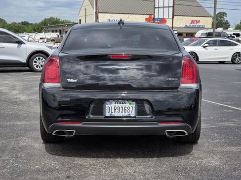 Used 2022 Chrysler 300 Touring w/ Sport Appearance Package RWD image 6