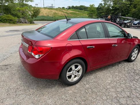 Used 2014 Chevrolet Cruze LT w/ Technology Package FWD image 4
