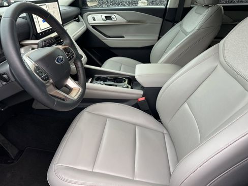 New 2025 Ford Explorer Active w/ Active Comfort Package image 21