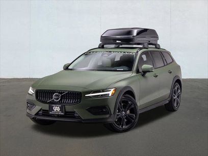 New 2026 Volvo V60 B5 Cross Country Plus w/ Climate Package