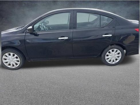 Used 2018 Nissan Versa SV FWD image 6