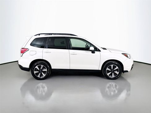Used 2018 Subaru Forester 2.5i Premium AWD/4WD image 10
