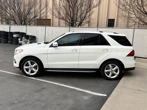 Used 2019 Mercedes-Benz GLE 400 4MATIC w/ Premium 1 Package image 4