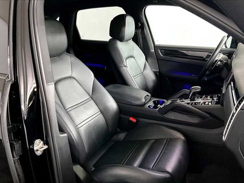 Used 2022 Porsche Cayenne image 13