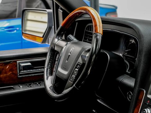 Used 2015 Lincoln Navigator 2WD image 17