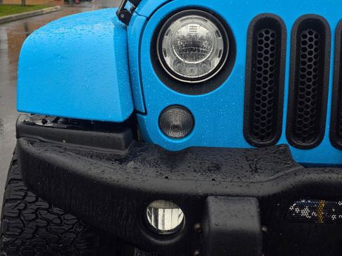 Used 2017 Jeep Wrangler Unlimited Sahara AWD/4WD image 32