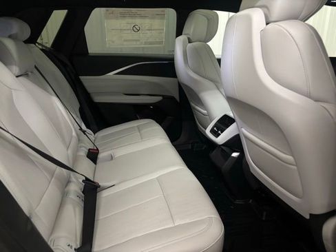 New 2025 Cadillac Lyriq Luxury image 18