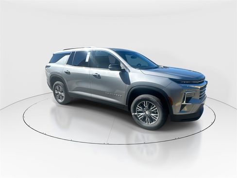 New 2026 Chevrolet Traverse LT image 2