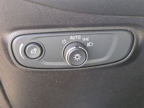 Used 2019 Chevrolet Equinox LS image 17