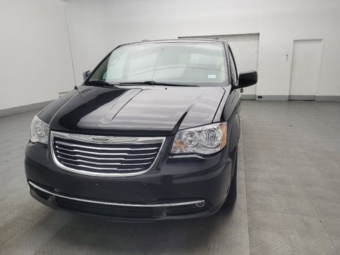 Used 2016 Chrysler Town & Country Touring image 15