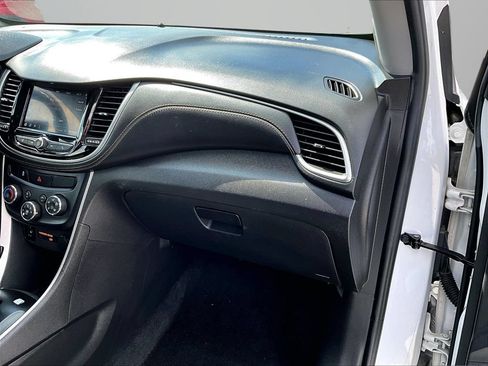 Used 2020 Chevrolet Trax LS FWD image 18