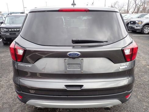Used 2019 Ford Escape SE image 4