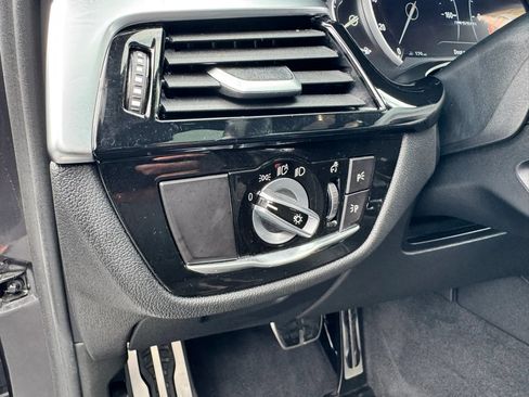Used 2018 BMW M550i xDrive AWD/4WD image 28