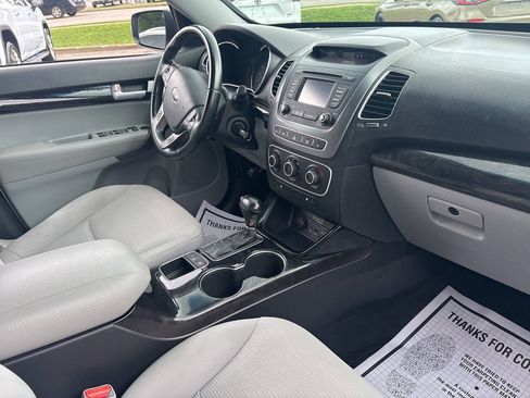 Used 2015 Kia Sorento LX AWD/4WD image 17
