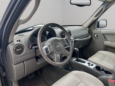 Used 2005 Jeep Liberty Limited image 27
