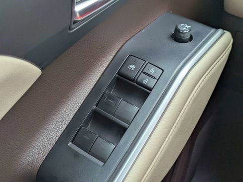 Used 2022 Toyota Highlander XLE image 27