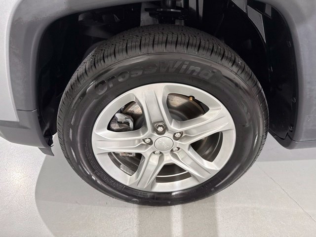 Used 2024 Jeep Compass Latitude AWD/4WD image 4