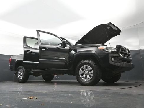 Used 2017 Toyota Tacoma SR5 w/ Tow Package RWD image 31
