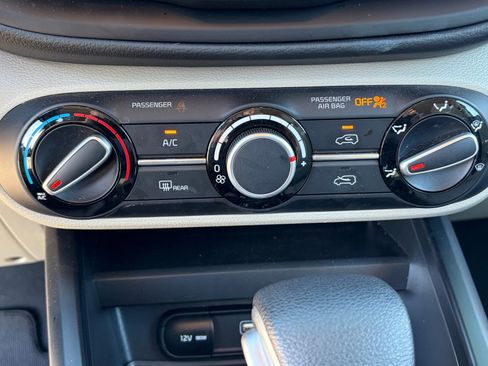 Certified 2025 Kia Soul LX w/ LX Technology Package image 25