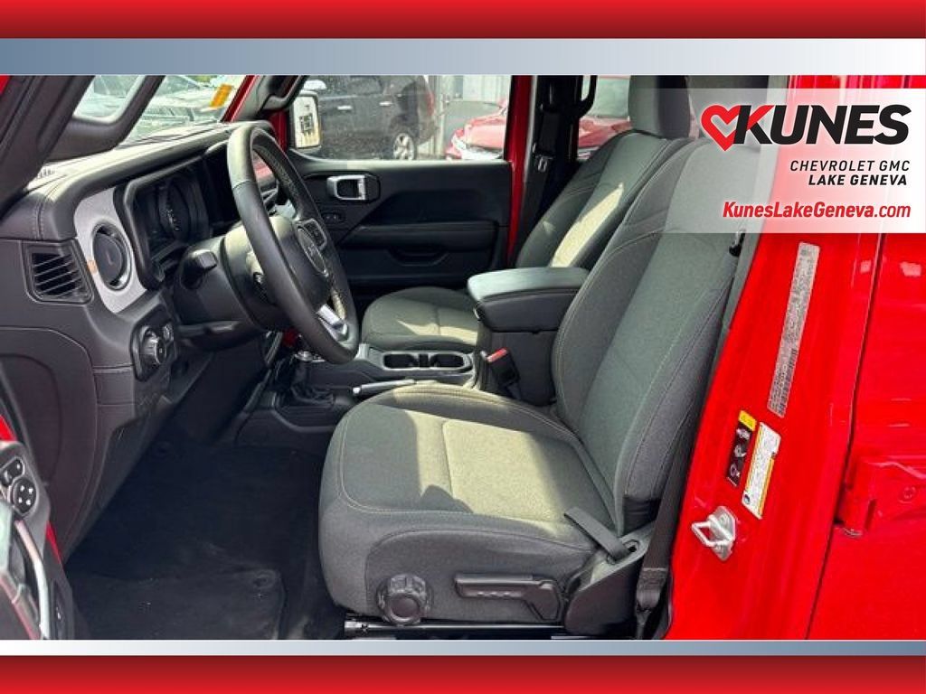 Used 2025 Jeep Wrangler Unlimited Sahara AWD/4WD image 14