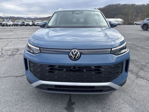 New 2026 Volkswagen Tiguan SE image 2