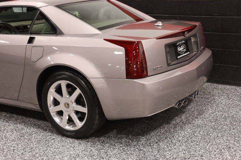 Used 2005 Cadillac XLR RWD image 26