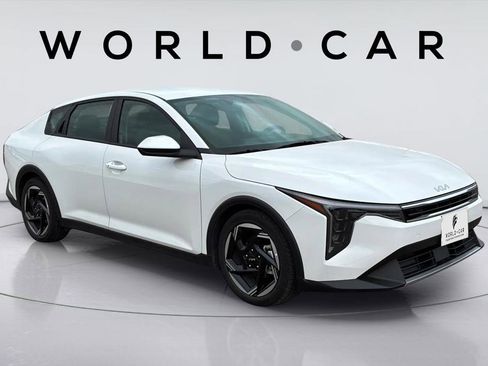Certified 2025 Kia K4 EX FWD image 2