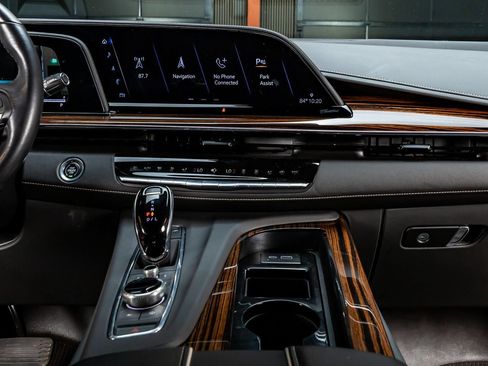 Used 2023 Cadillac Escalade Luxury RWD image 13