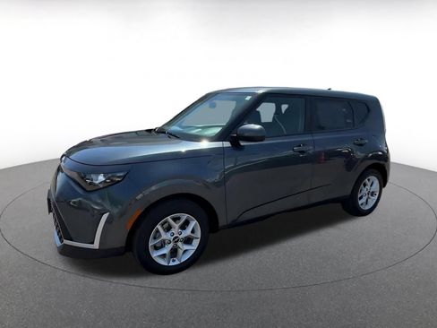 Used 2025 Kia Soul LX w/ LX Technology Package FWD image 7
