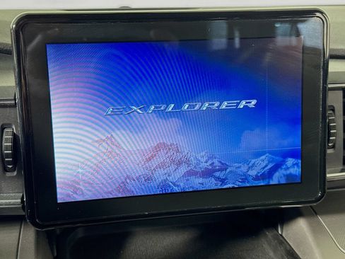 Used 2022 Ford Explorer XLT w/ Equipment Group 202A RWD image 33